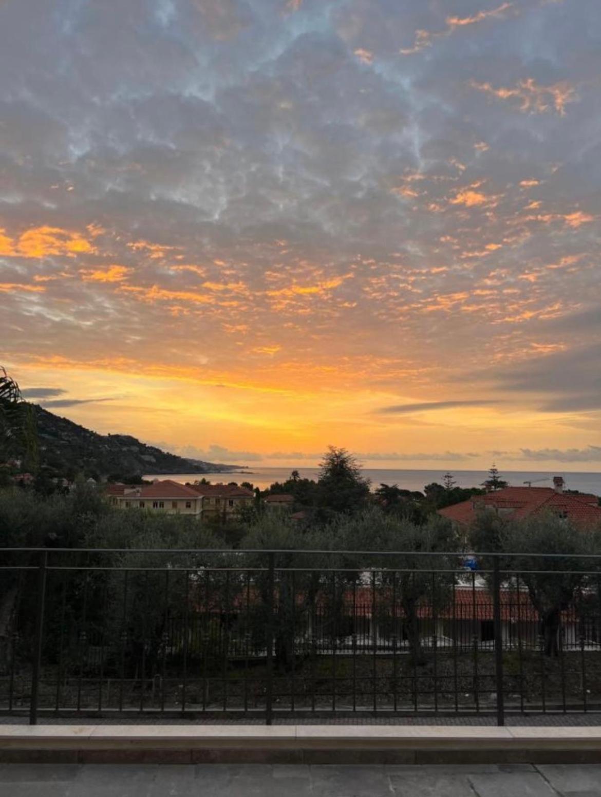 Corso Montecarlo Lejlighed Ventimiglia Eksteriør billede